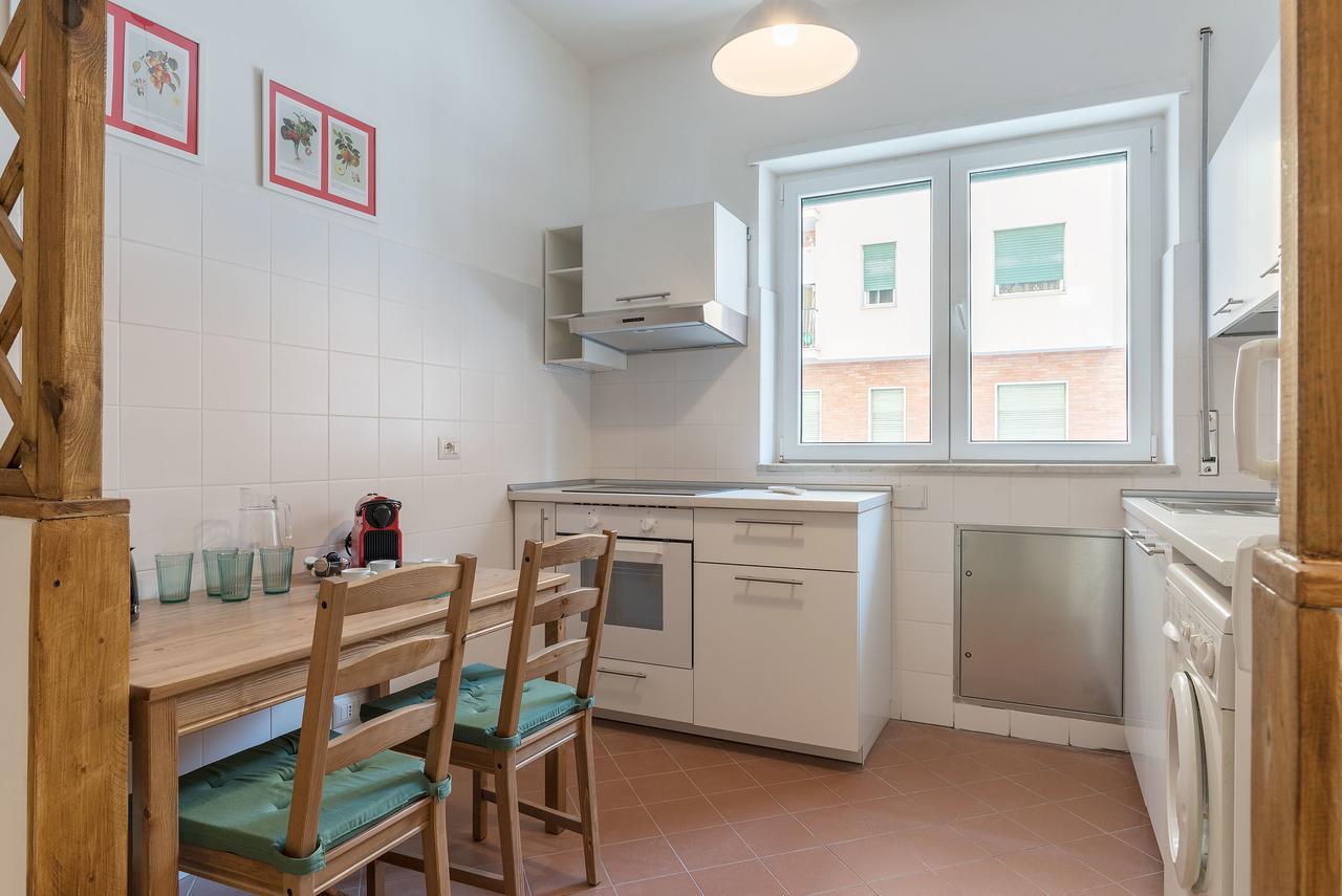 Apartment Red & White Vatican *