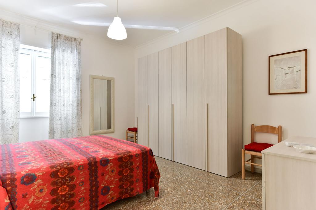 Red & White Vatican Rom