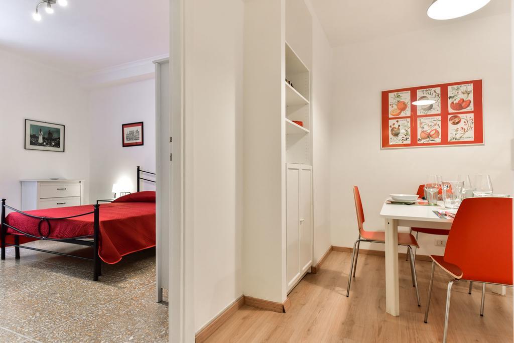 Red & White Vatican Apartment Rom