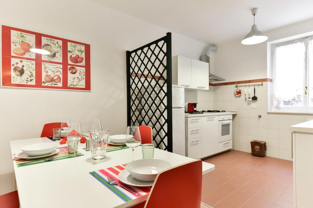 Apartment Red & White Vatican Rom