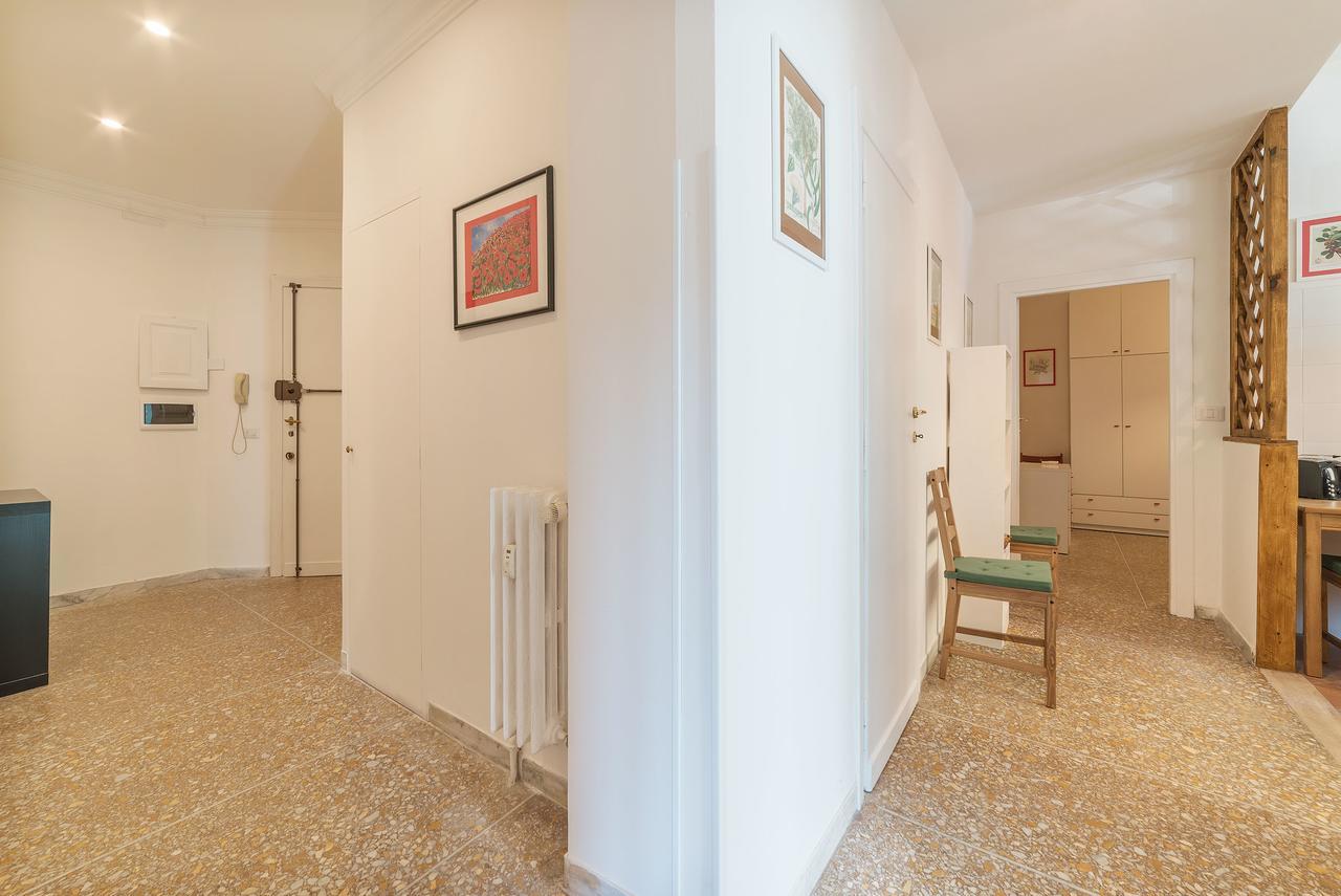Red & White Vatican Apartment Rom