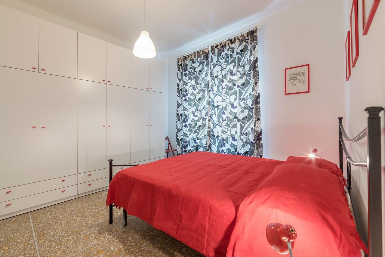 Red & White Vatican Apartment Rom